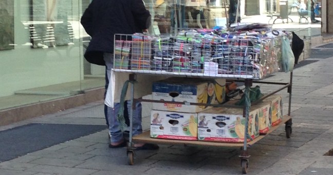 Le bancarelle assediano il centro| Controlli a tappeto della Municipale