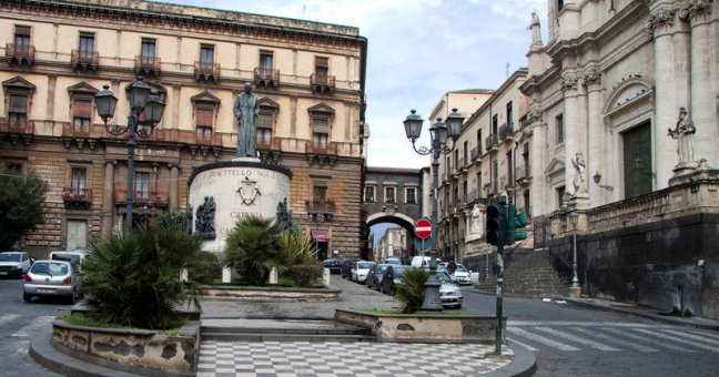 “Centro, liberare dalle auto |piazza San Francesco d’Assisi”