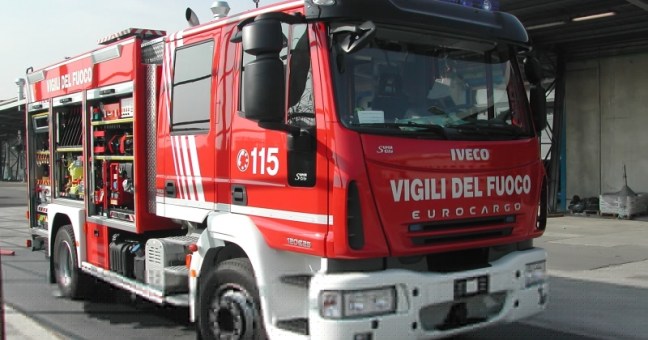 Corto circuito in un appartamento| Evacuato un palazzo, nessun ferito