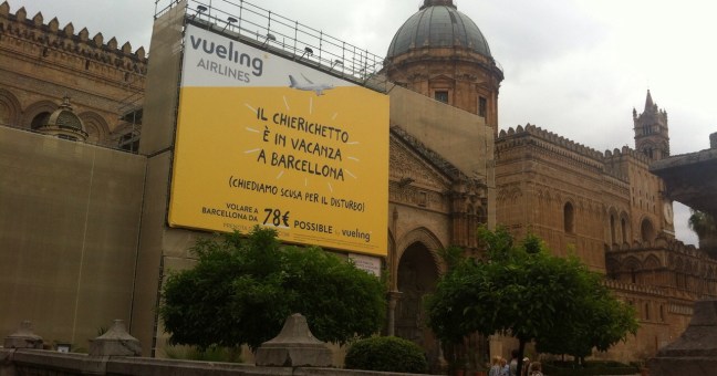 Il chierichetto? In vacanza… | Pubblicità in cattedrale