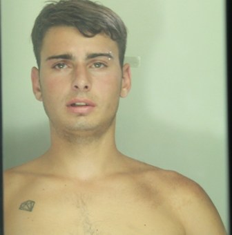 Stava scassinando una mini car |Arrestato 18enne al lungomare