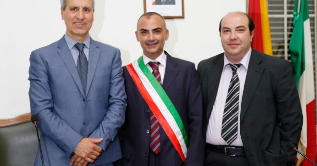 Giurano sindaco e consiglieri |E scoppia l’immancabile polemica