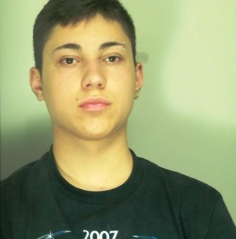 Non si ferma all’alt e si schianta |Polizia arresta 19enne