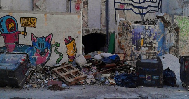 “Discarica nel palazzo crollato| Lo scandalo della Vucciria”