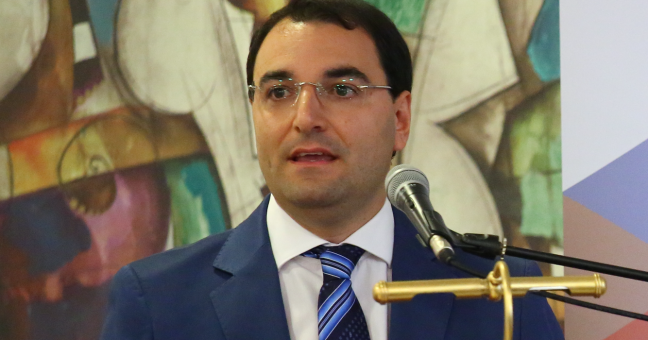 “Politica vive crisi profonda | serve bagno di umiltà”
