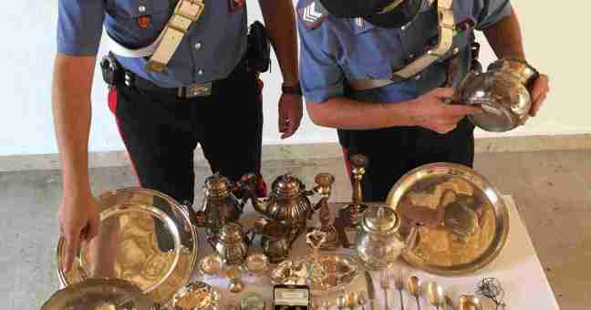 Orologi, preziosi e argenteria antica | Una denuncia per ricettazione