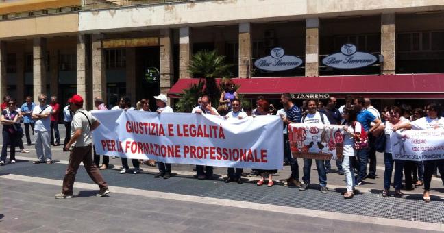 La Formazione ancora in piazza | Figuccia: “Basta destrutturazione”