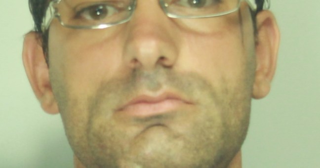 Cerca di disfarsi della droga |Catturato dopo la fuga