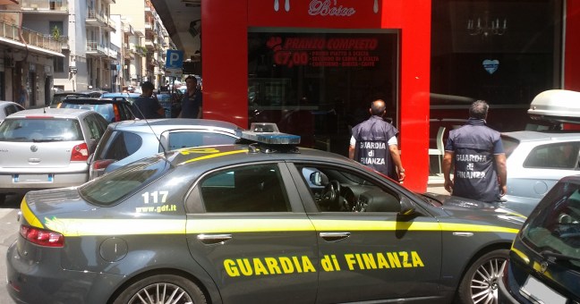 Bar, supermarket e immobili: | confiscati 15 milioni a Bosco-Cuntrò