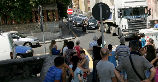 Viale Bolano, residenti: “E’ caos” |Sopralluogo della Commissione