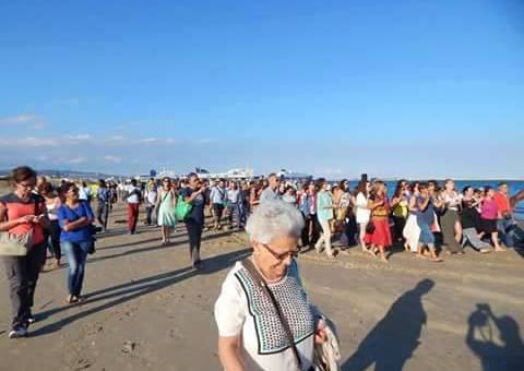 Anche Catania marcia scalza| al fianco dei migranti