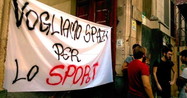 Manzoni, occupato il cortile |”Ci riprendiamo spazio negato”
