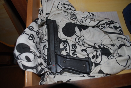 Perquisizione in un immobile |Trovate pistole: un arresto