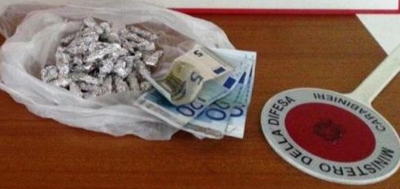 Droga pronta per lo spaccio |Una donna finisce in manette