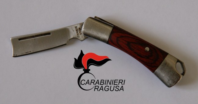Il coltello in tribunale | Scatta la denuncia
