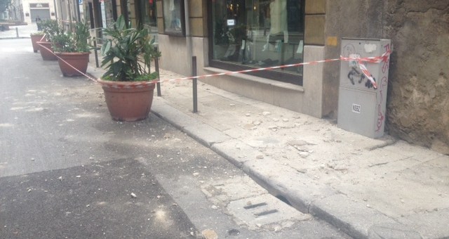 Rami e cornicioni caduti a Palermo | Crolla il soffitto di una palazzina