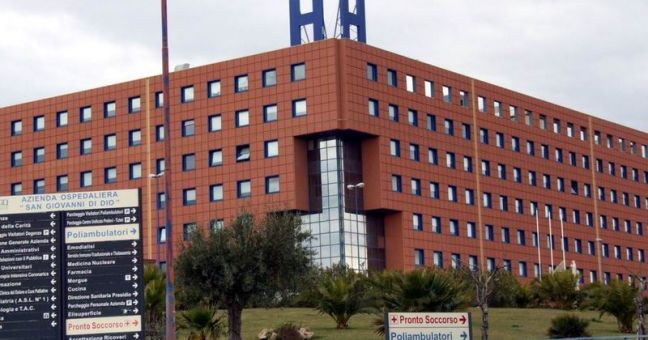 Beve acido nitrico per errore | Grave un immigrato di 30 anni