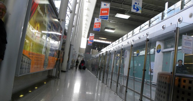 Sorpreso con documenti falsi | in aeroporto: arrestato
