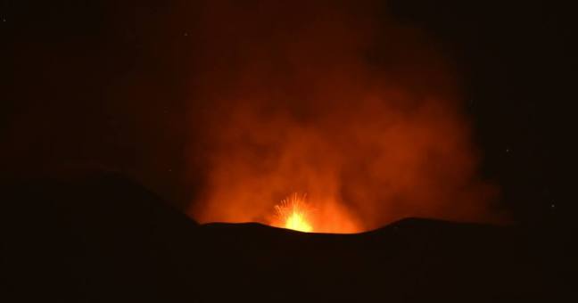 L’Etna si risveglia: fontane di lava |”Uno degli eventi più violenti”