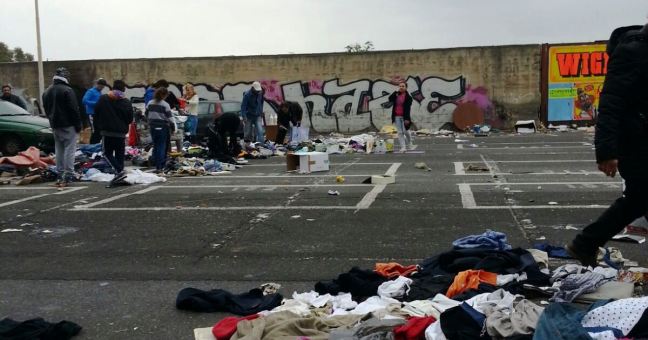 Mercatino delle pulci nel degrado |Scene di un’ordinaria domenica
