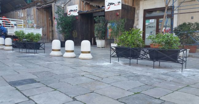 Piazza Rivoluzione cambia volto| Il Comune monta i nuovi arredi