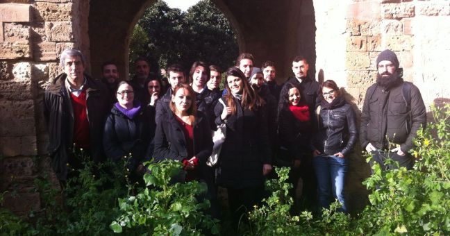 Villa Napoli, 19 ragazzi| a lezione di giardinaggio