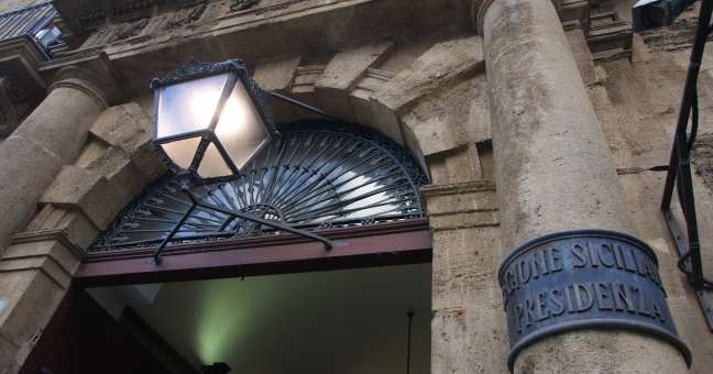 Uffici vuoti e senza capi: è caos | Trasferimenti e valzer di dirigenti