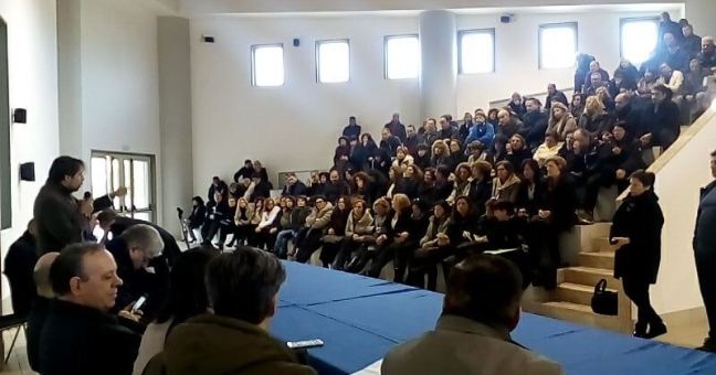 Precari comunali, compatto |il fronte con i sindacati