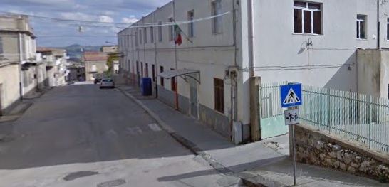Topi a scuola, l’istituto chiude