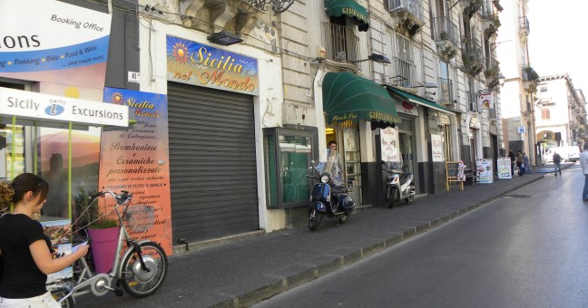 Piazza Mazzini, Ruffino denuncia: |”Rivendite sospette e caos”