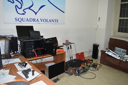 Folle fuga per evitare l’arresto |Rumeno sperona tre auto