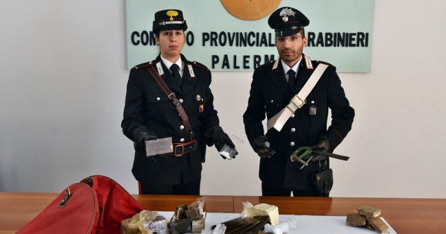 “Cercate ovunque, non ho niente” | La droga era nascosta in cantina