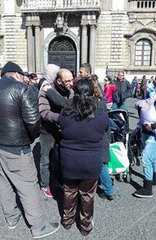 Via Furnari, protesta al Comune |Prorogata ospitalità nei B&B