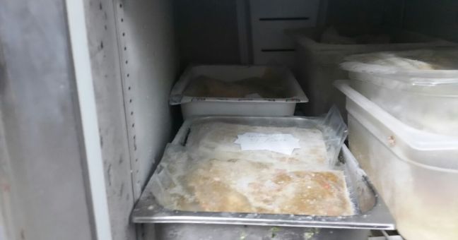 Congelati spacciati per freschi | Blitz dei vigili, multe e sequestri