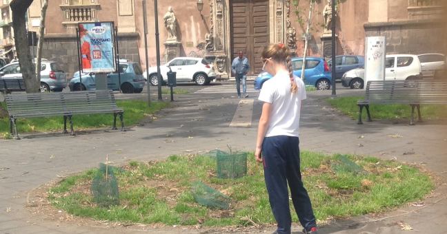 Vandalizzato il giardino |Arena: “Non ci fermeremo”