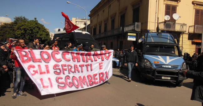 Senza casa in piazza | Sit-in davanti il Comune