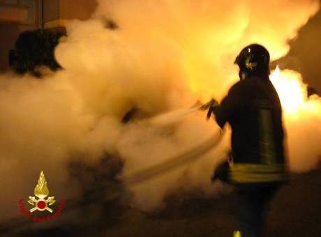 Fiamme in via Firenze | Intervento dei vigili del fuoco
