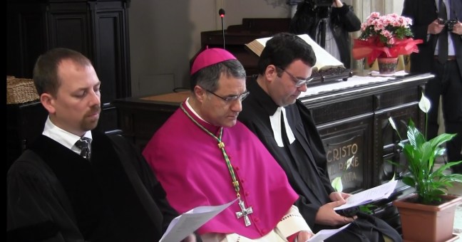 Il vescovo Lorefice visita | la chiesa Valdese