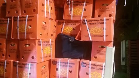 Droga nascosta tra la frutta |Due ragusani in manette