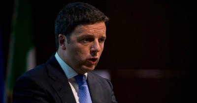 Fischi a Renzi | “Difendo gli 80 euro”