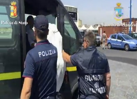 Sbarchi, fermati 5 uomini |Sono ritenuti gli scafisti