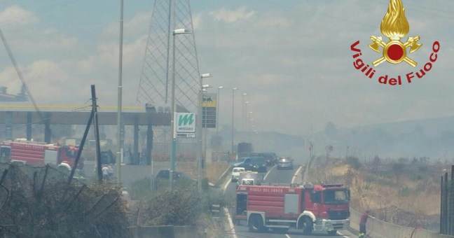 Vasto incendio a Monte Po |Vigili del fuoco al lavoro