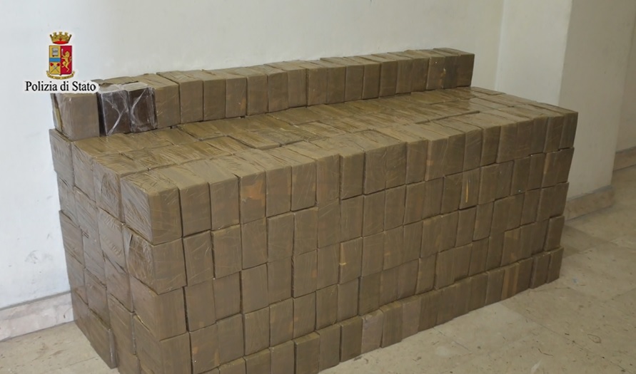 Droga Tra Campania E Sicilia Sgominata Una Banda 24 Arresti Live 