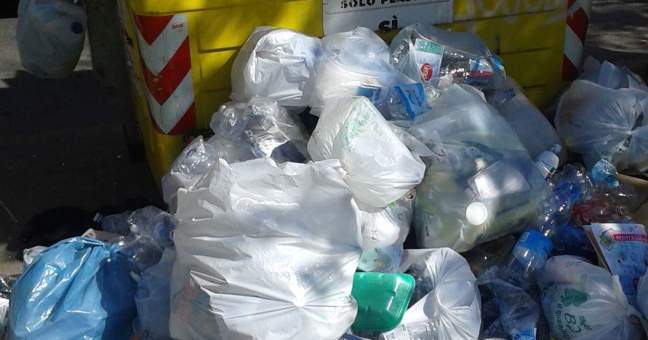 Immondizia, riesplode | l’emergenza in provincia