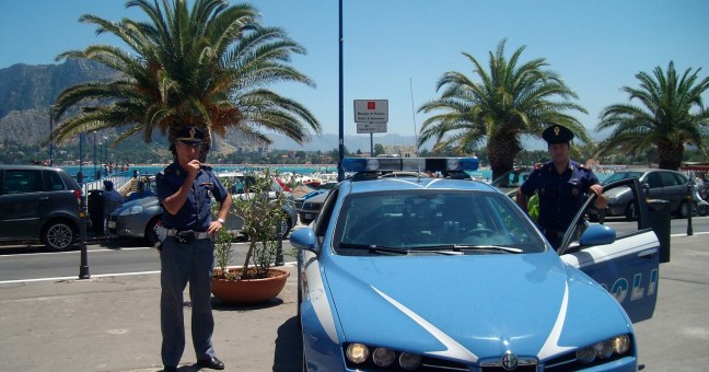 Furti in spiaggia a Mondello | Arrestato un giovane palermitano