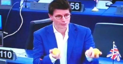 Corrao porta i limoni a Strasburgo | “La Sicilia ha subito uno scippo”