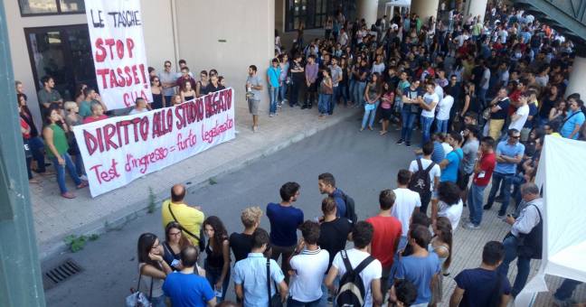 Test di ingresso a Ingegneria | Protesta del Collettivo universitario
