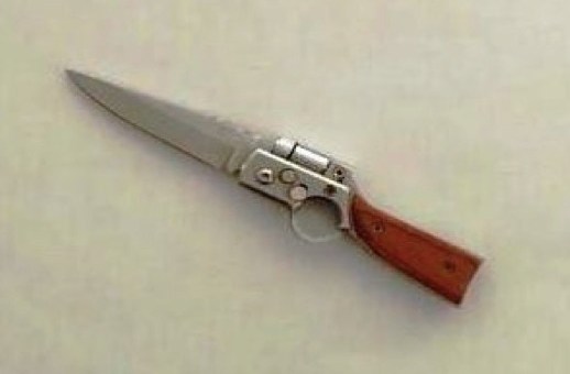 Armato di coltello ruba | un cellulare: arrestato