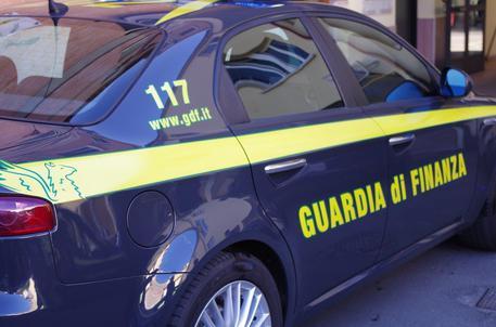 “Un timbro per tutti i dipendenti” | Scatta il blitz anti-assenteismo