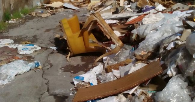 Rifiuti in strada da otto giorni |Petralia: “Occorre l’esercito”
